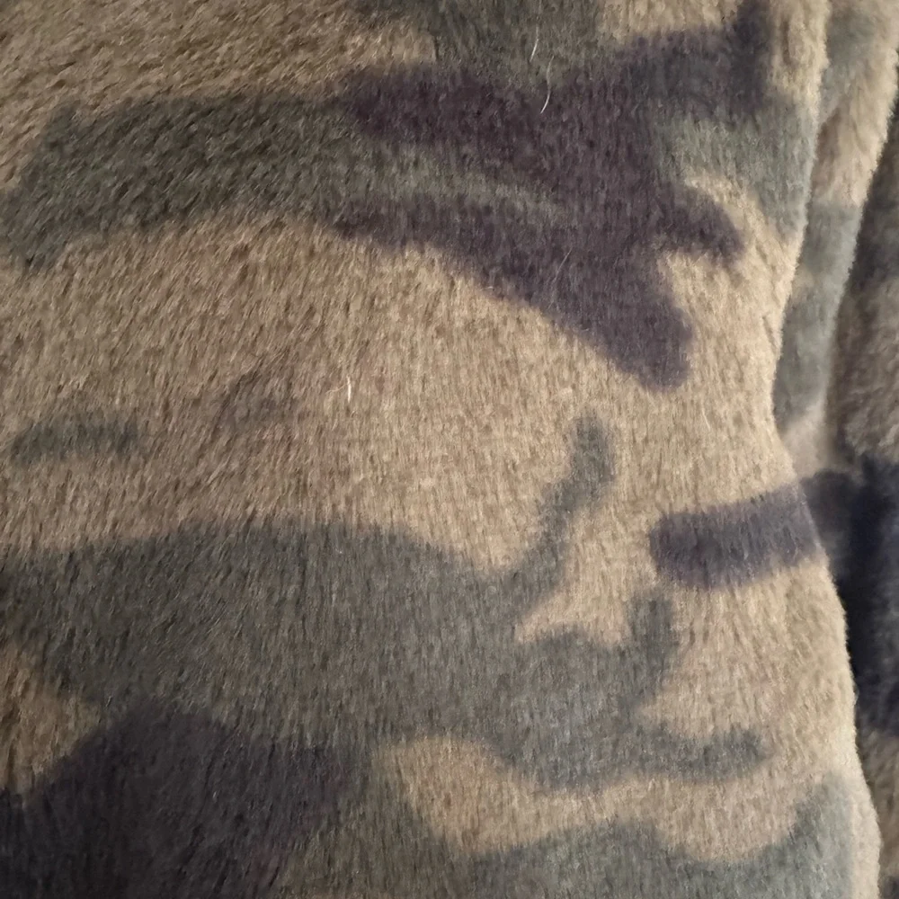 NWOT Faux fur Army Fatigue Crop Jacket - Picture 4 of 4